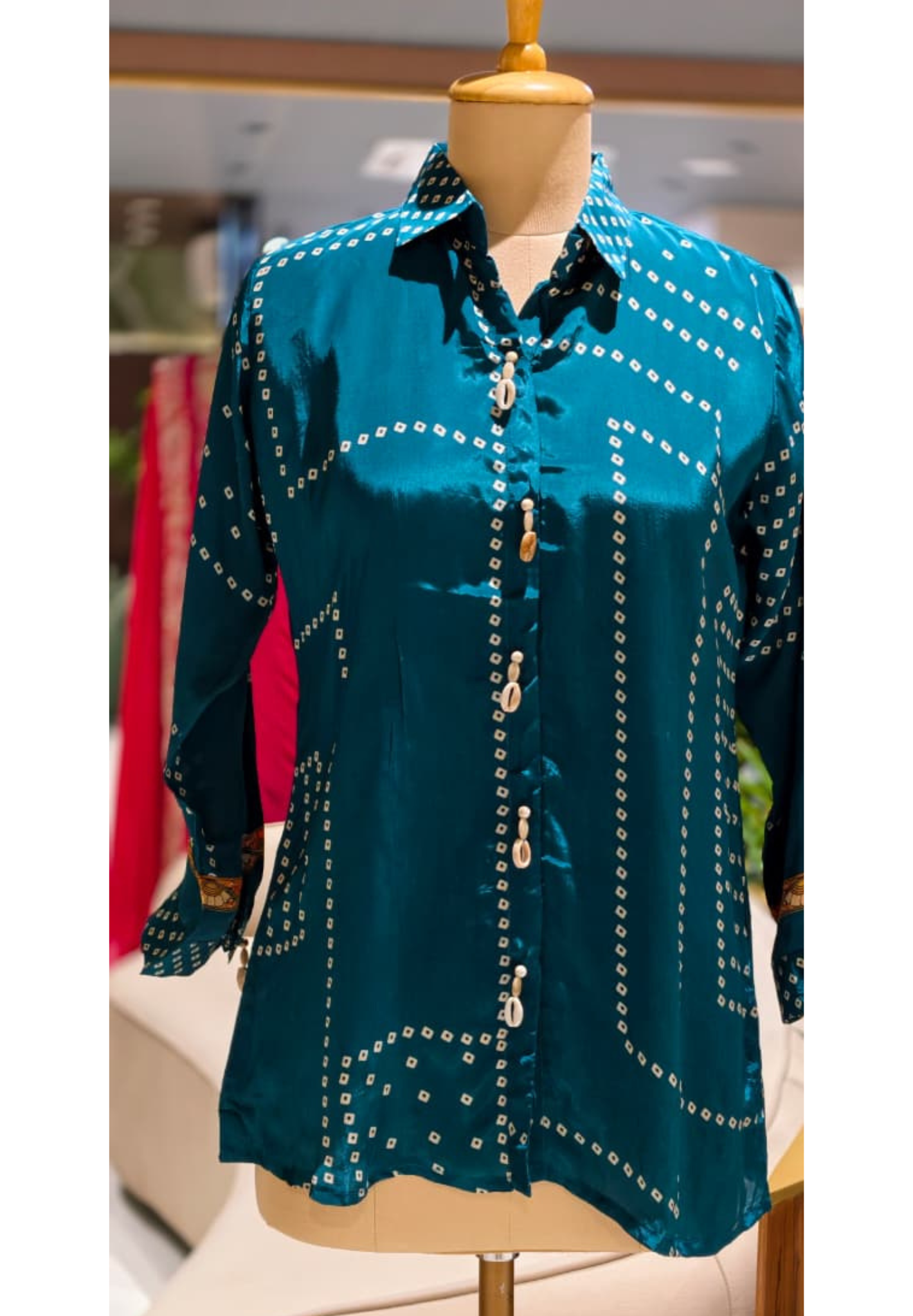 Pure crepe collar shirt with back bird print -15111