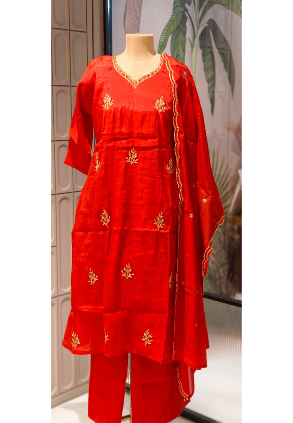 Women's Surat Mul Chanderi Embroidered Straight Kurta-15117