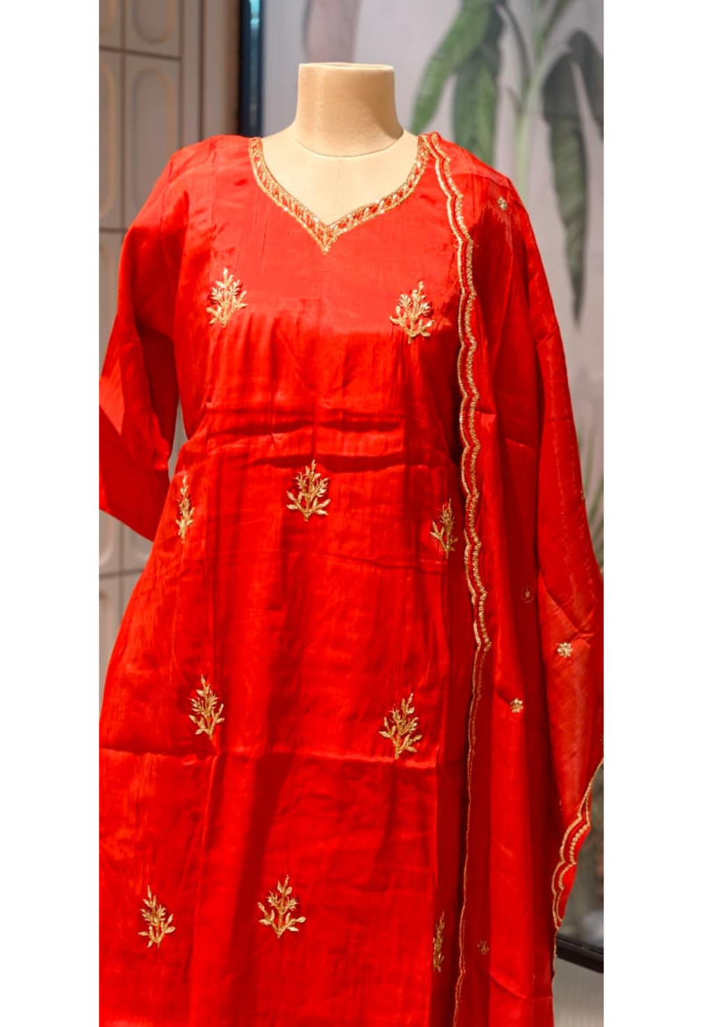 Women's Surat Mul Chanderi Embroidered Straight Kurta-15117