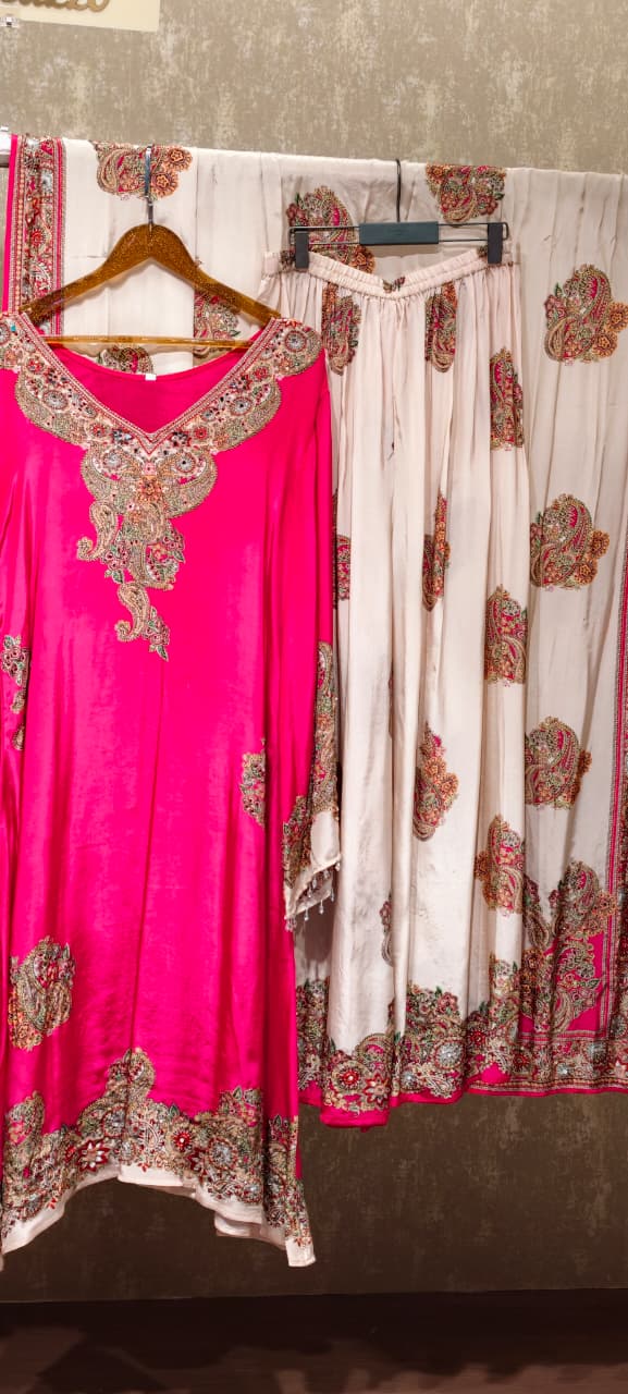 Traditional Craftsmanship Silhouette Pakistani Look Designer Full Suit Set With Dupatta