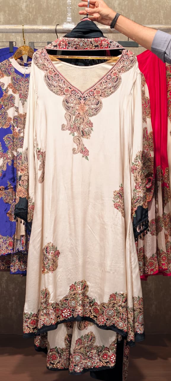 Traditional Craftsmanship Silhouette Pakistani Look Designer Full Suit Set With Dupatta