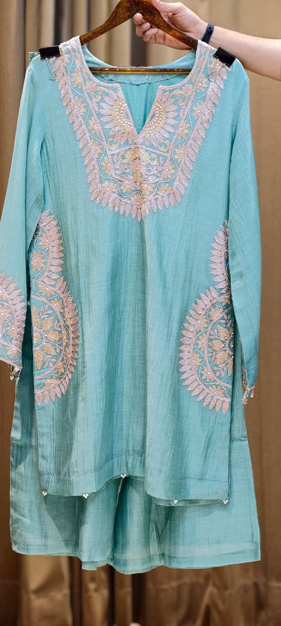 Mul Chanderi Handcrafted Ethnic Kurta Pant Set with Side Medallion Embroidery- 14790