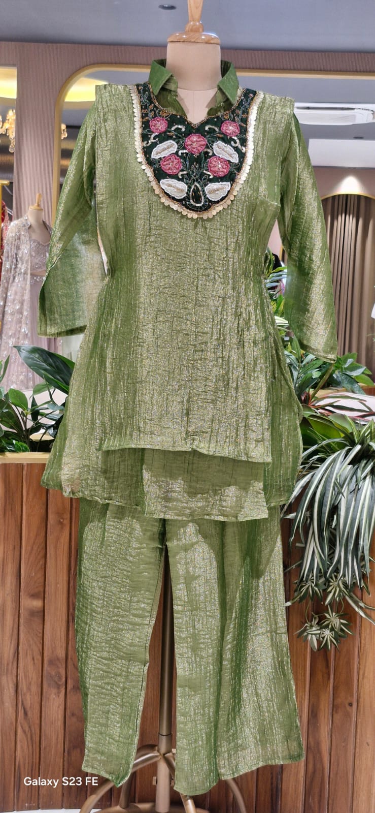 Beautiful Floral Higlights Yoke Duoble Layered Crush Tissue Co-Ord Set- 15514