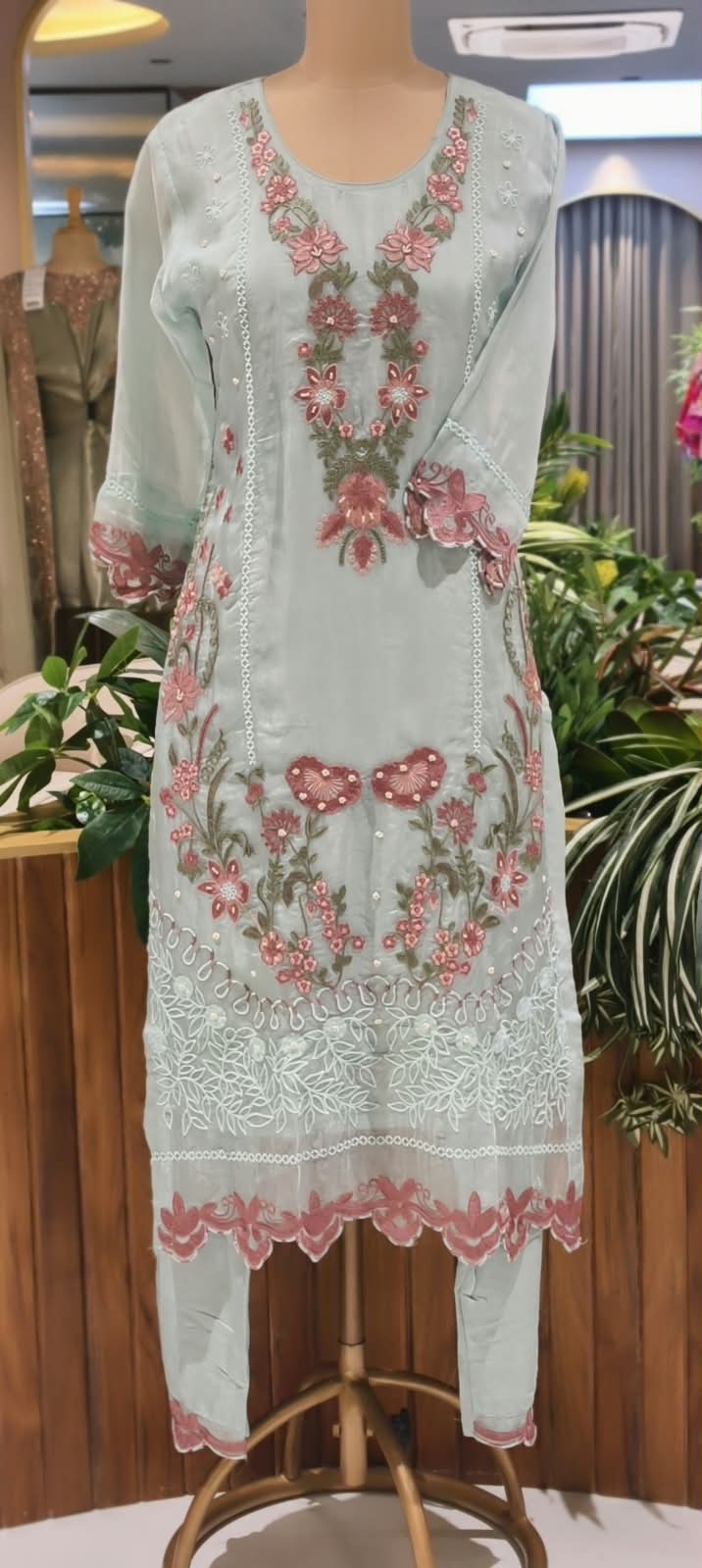 Pakistani Inspired Pattern Floral Embroidered Full Suit Set With Dupatta In Organza Fabric- 16073