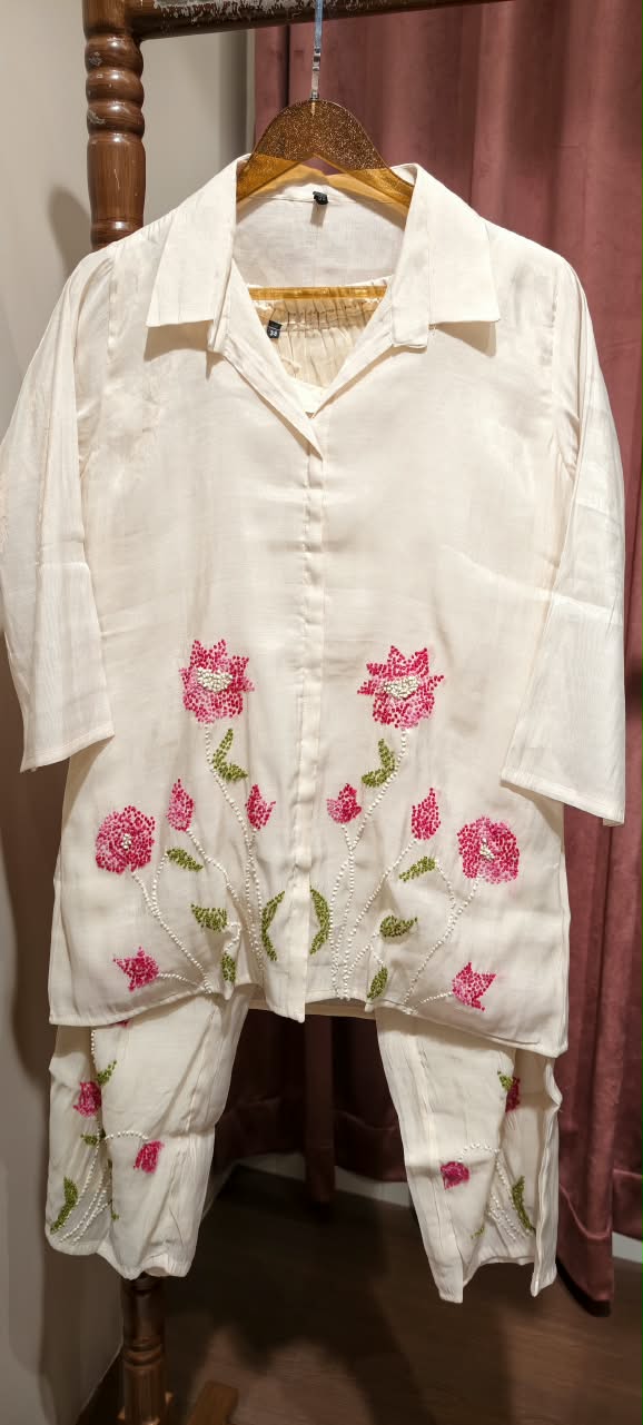 Vibrant Floral Embroidery Highlights Ivory Base Surat Mul-Chanderi Co-Ord Set- 16004