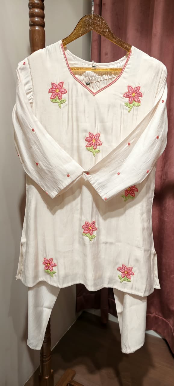 Cut-Dana Intricate Cute Floral Embroidery Mul-Chanderi Co-Ord Set- 160032