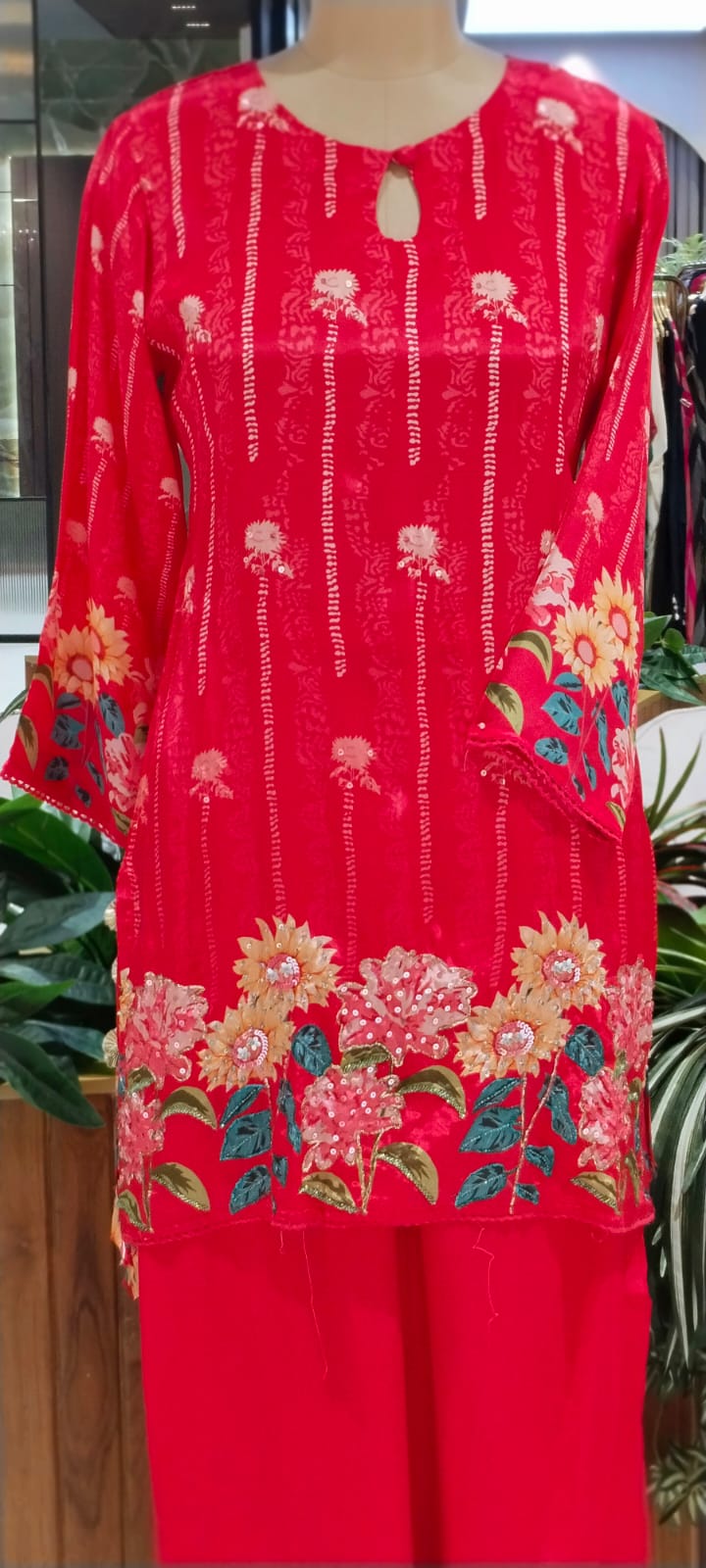 Bright Floral Embellished Kurta Set with Keyhole Neckline & Matching Wide-Leg Pants Co-Ord Set-