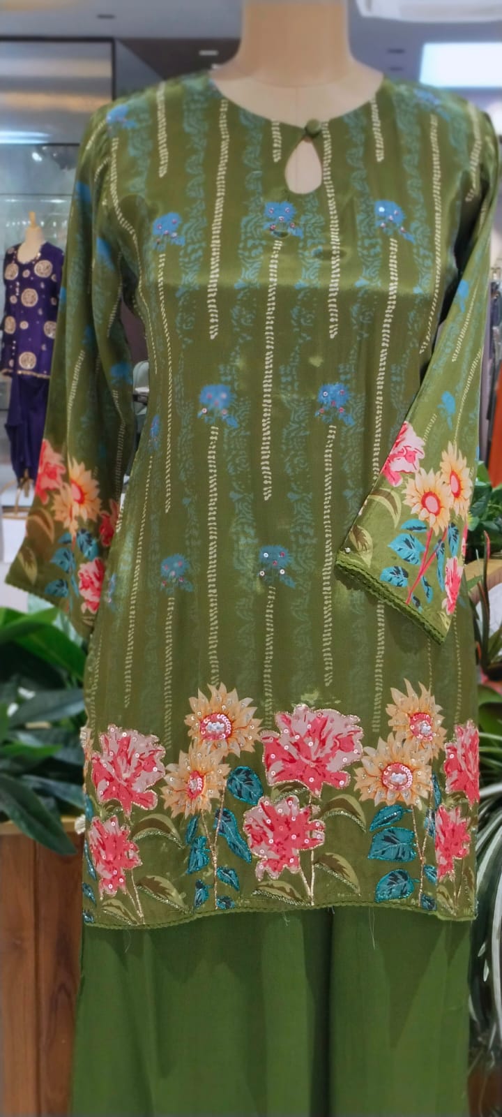 Bright Floral Embellished Kurta Set with Keyhole Neckline & Matching Wide-Leg Pants Co-Ord Set-