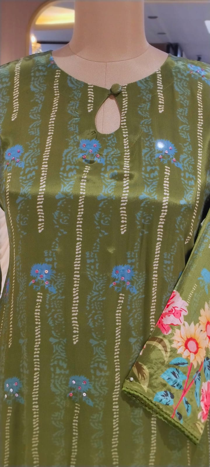 Bright Floral Embellished Kurta Set with Keyhole Neckline & Matching Wide-Leg Pants Co-Ord Set-