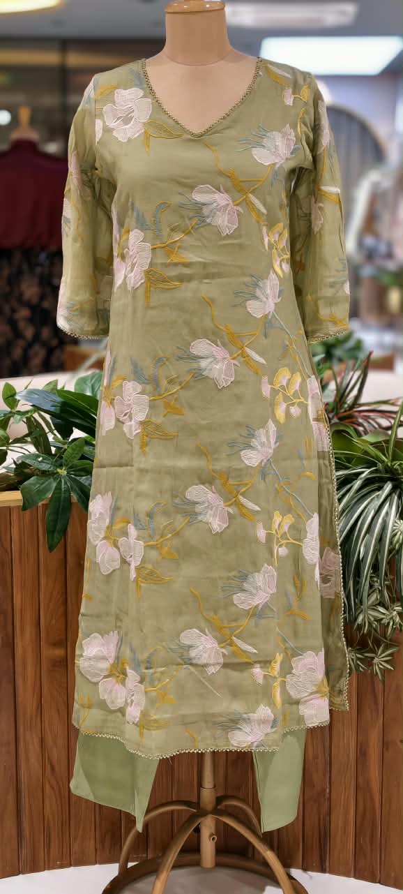 Elegant Applique Look Floral Embroidered 3-Piece Crush Surat Mul-Chanderi Full Suit Set With Dupatta- 15431