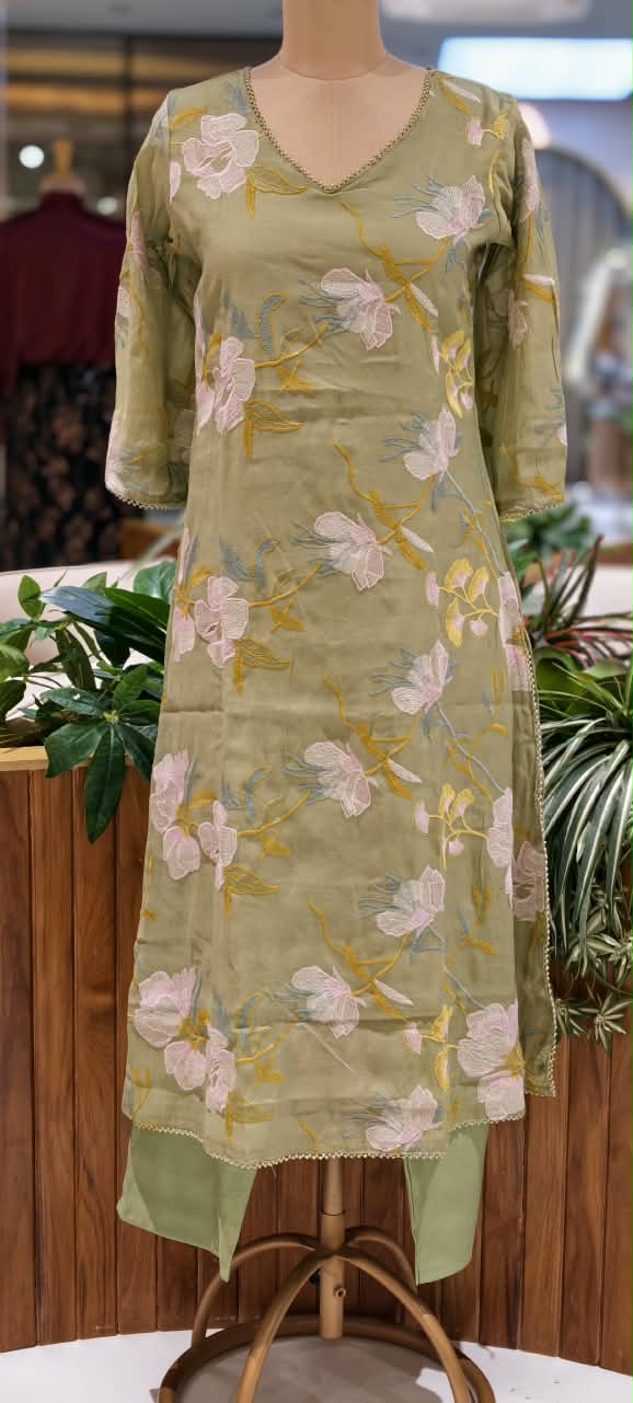 Elegant Applique Look Floral Embroidered 3-Piece Crush Surat Mul-Chanderi Full Suit Set With Dupatta- 15431