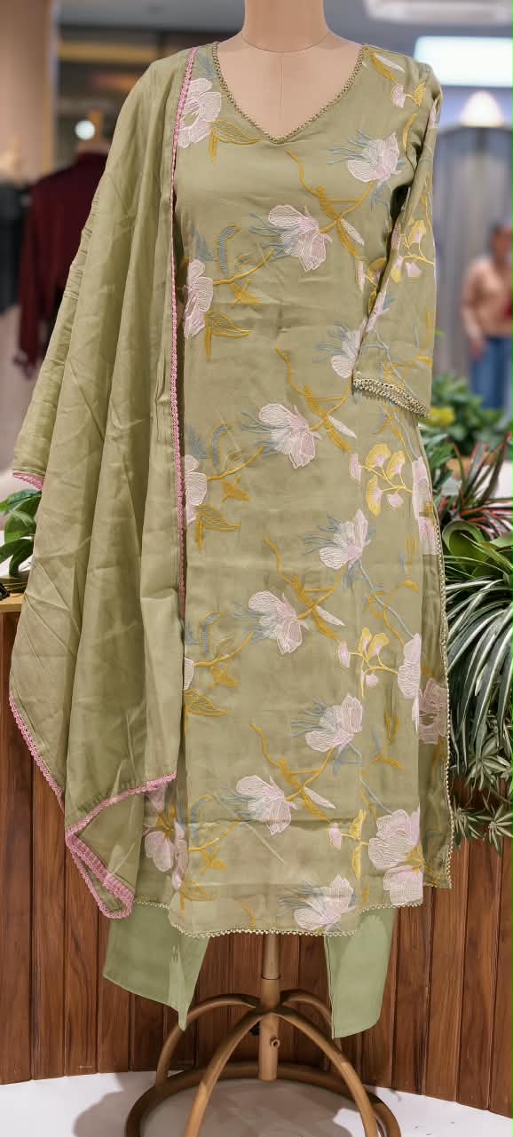 Elegant Applique Look Floral Embroidered 3-Piece Crush Surat Mul-Chanderi Full Suit Set With Dupatta- 15431