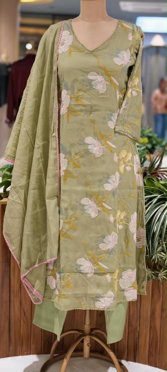 Elegant Applique Look Floral Embroidered 3-Piece Crush Surat Mul-Chanderi Full Suit Set With Dupatta- 15431