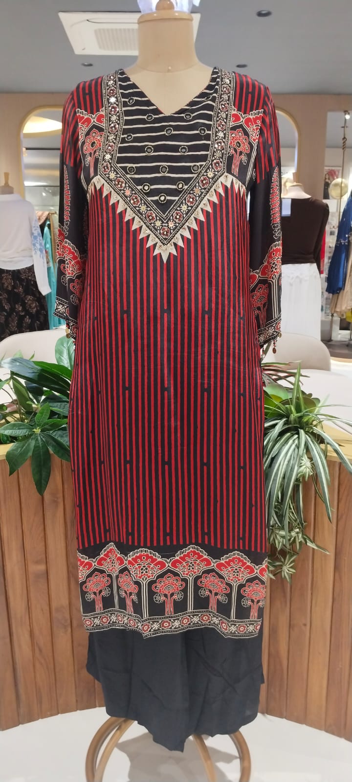 Linear Geometric Prints Foil Mirror Yoke Crepe Full Suit Set With Dupatta- 16249