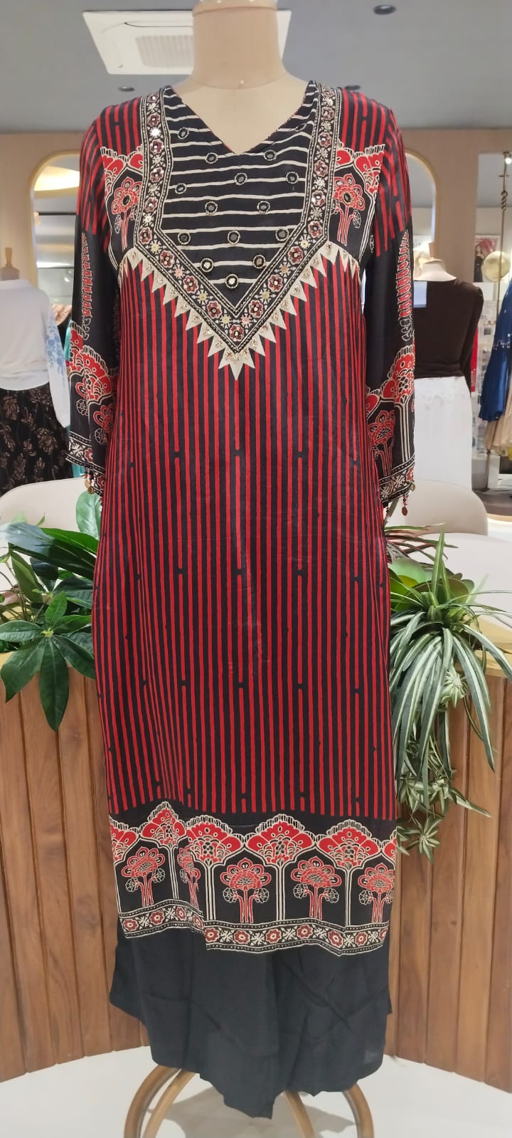 Linear Geometric Prints Foil Mirror Yoke Crepe Full Suit Set With Dupatta- 16249