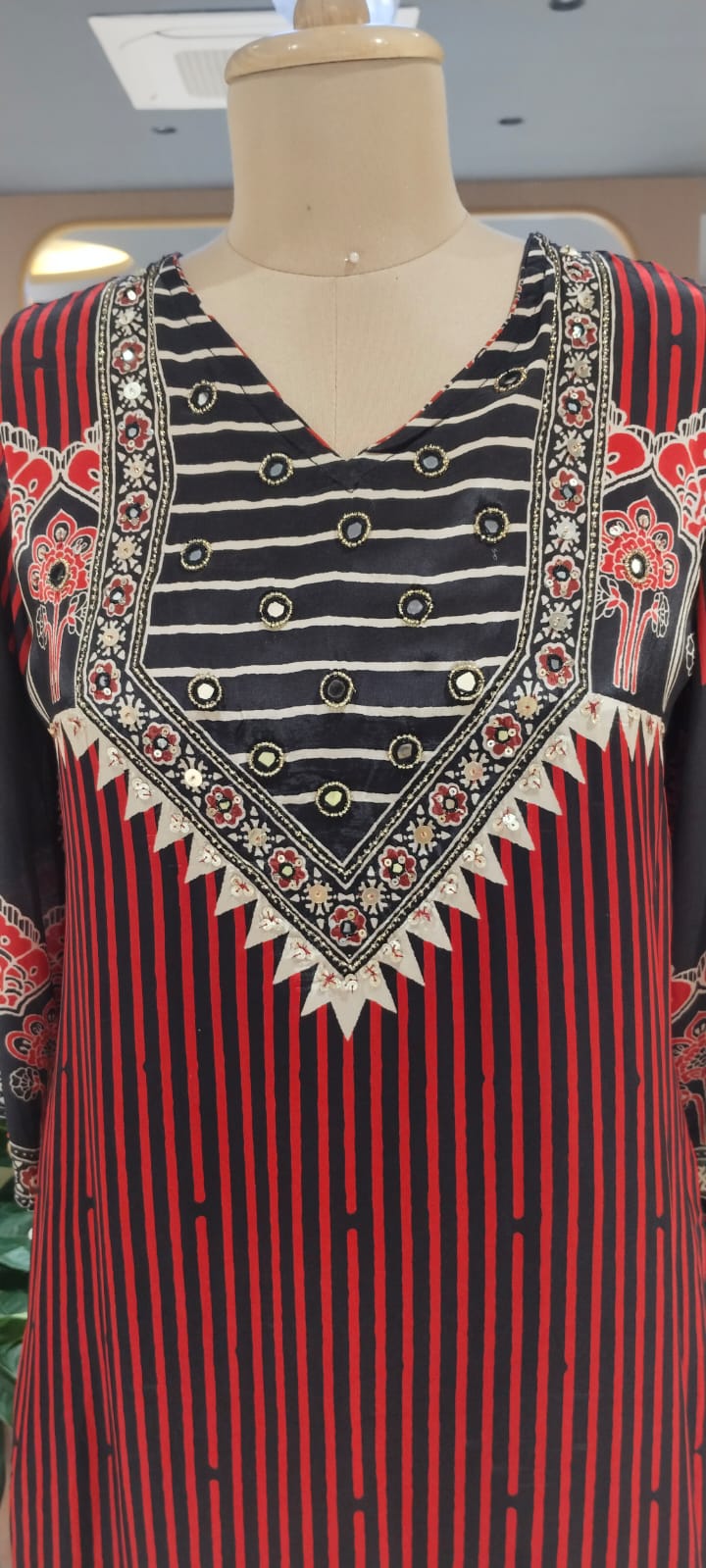 Linear Geometric Prints Foil Mirror Yoke Crepe Full Suit Set With Dupatta- 16249