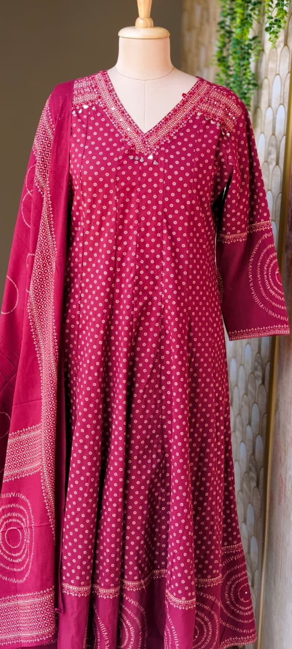 Tiny Block Prints V-Neck Panel Anarkali Full Suit Set With Dupatta In Cotton Fabric- 14902