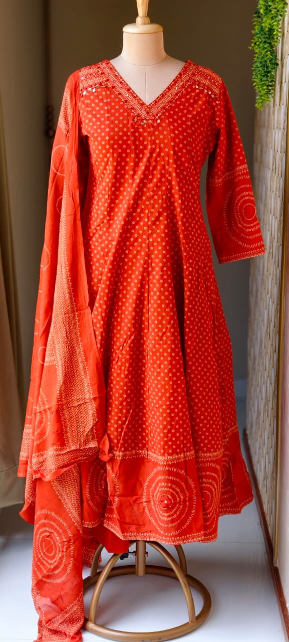 Tiny Block Prints V-Neck Panel Anarkali Full Suit Set With Dupatta In Cotton Fabric- 14902