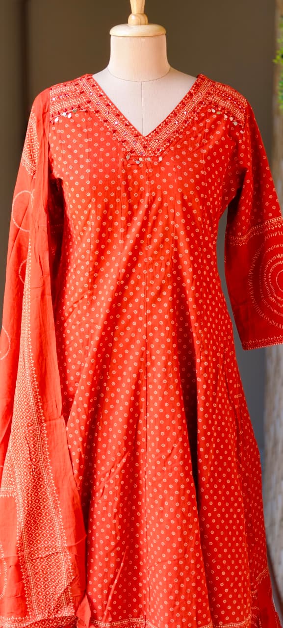 Tiny Block Prints V-Neck Panel Anarkali Full Suit Set With Dupatta In Cotton Fabric- 14902