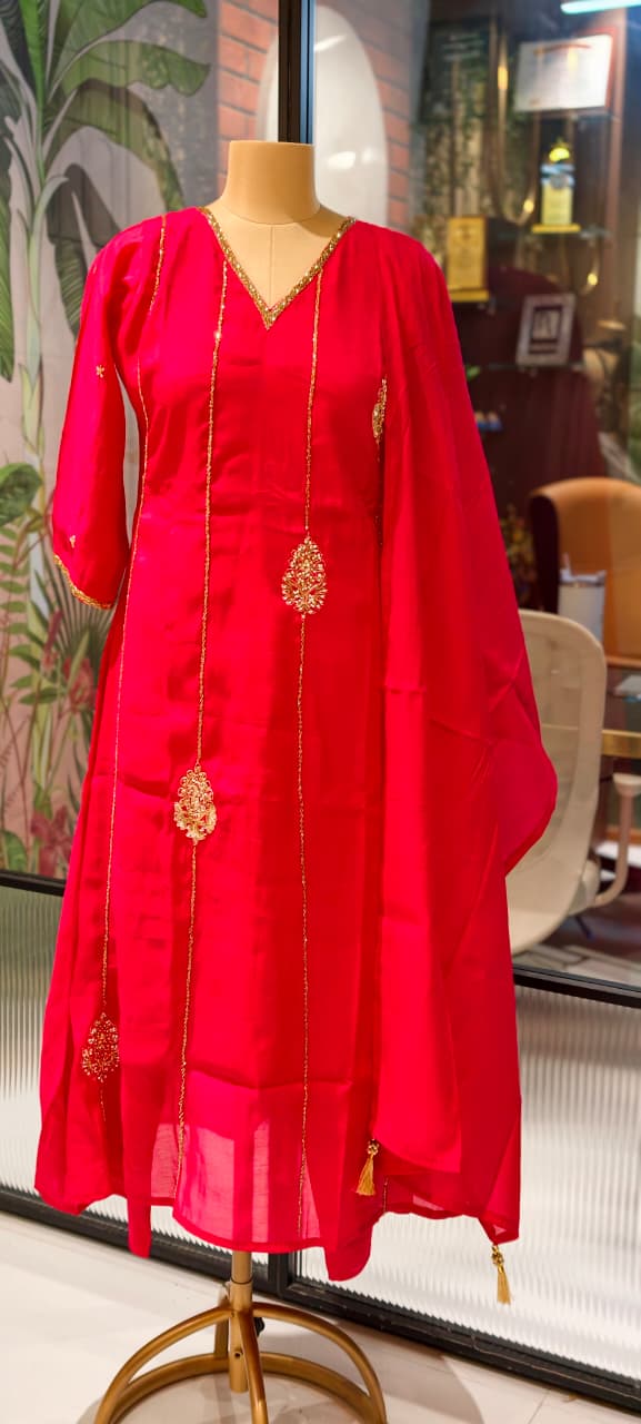 Vertical Golden Lines & Medallion Motifs Surat Mul Chanderi A-Line Full Suit Set With Dupatta- 14940