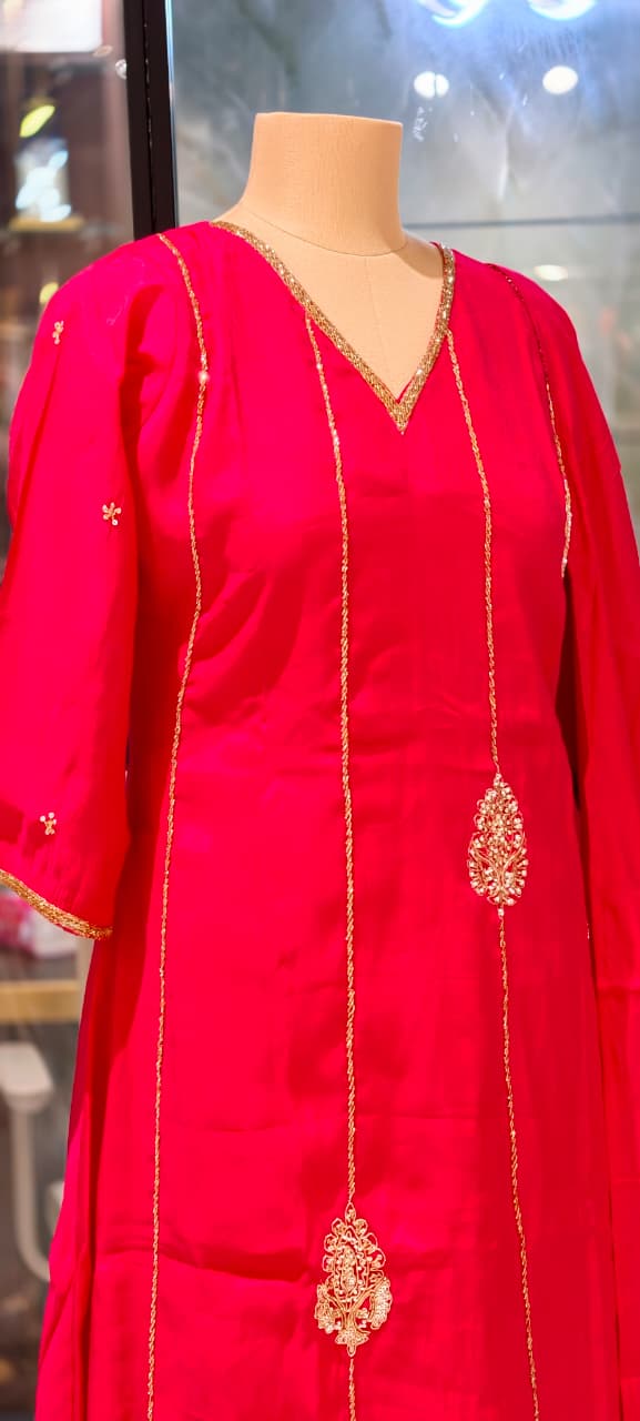 Vertical Golden Lines & Medallion Motifs Surat Mul Chanderi A-Line Full Suit Set With Dupatta- 14940