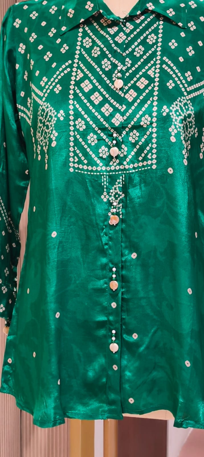 Pure crepe collar  bnadhani print shirt.-14511