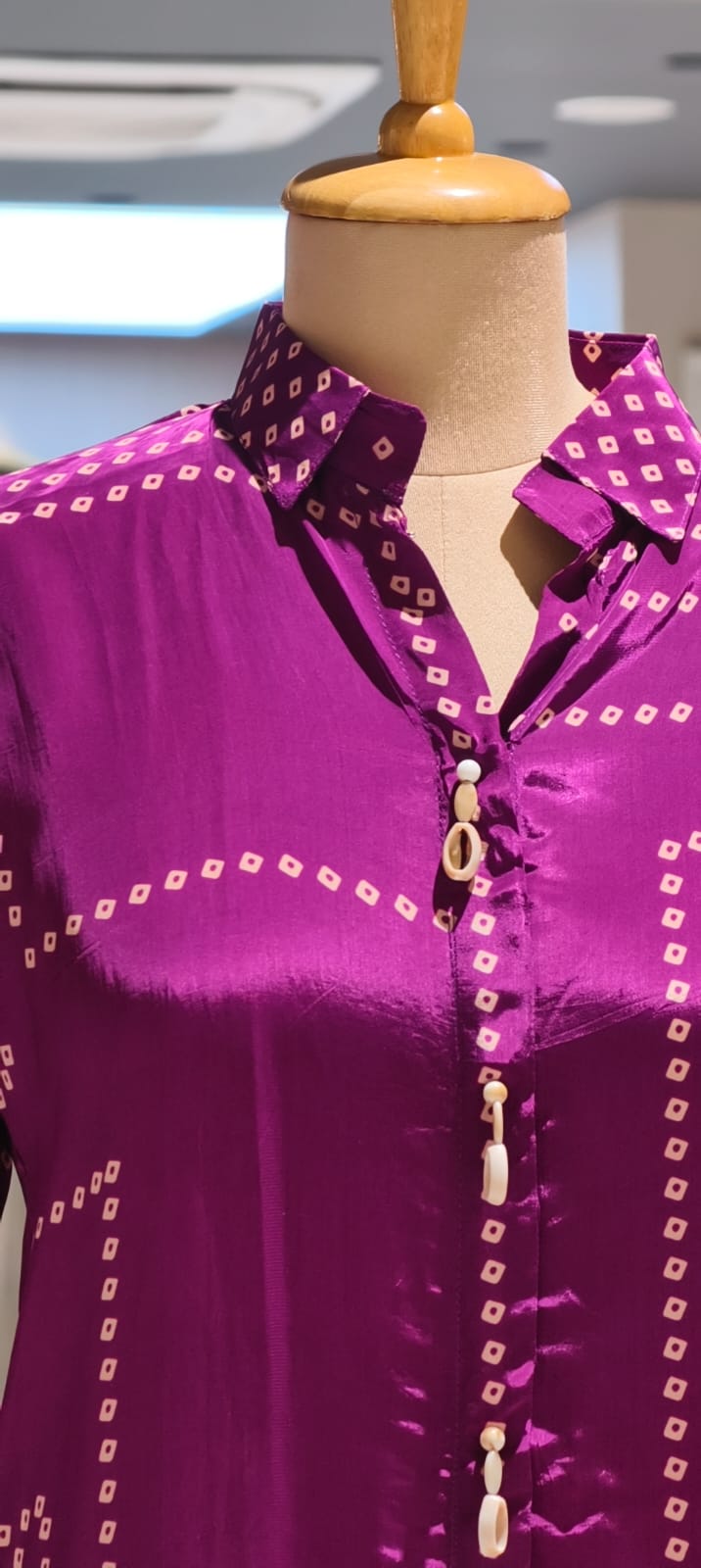 Pure crepe collar shirt with back bird print -15111