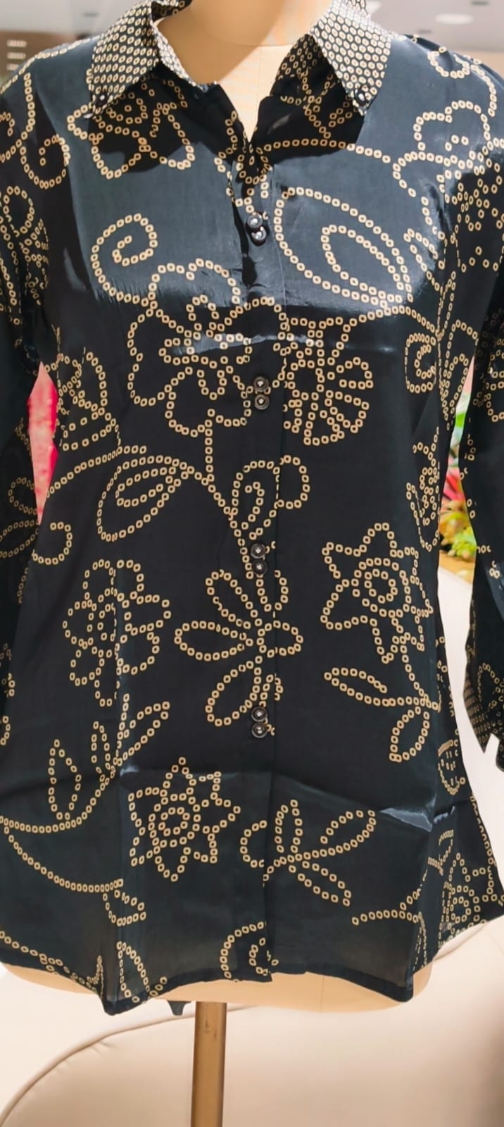 Pure crepe bandhani print back floral print collar shit-