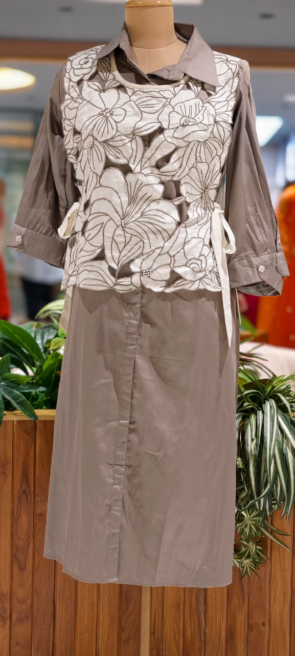 Glaze Cotton Midi Dress with Detachable Floral Cutwork Layer & Side Tie Knot- 15401