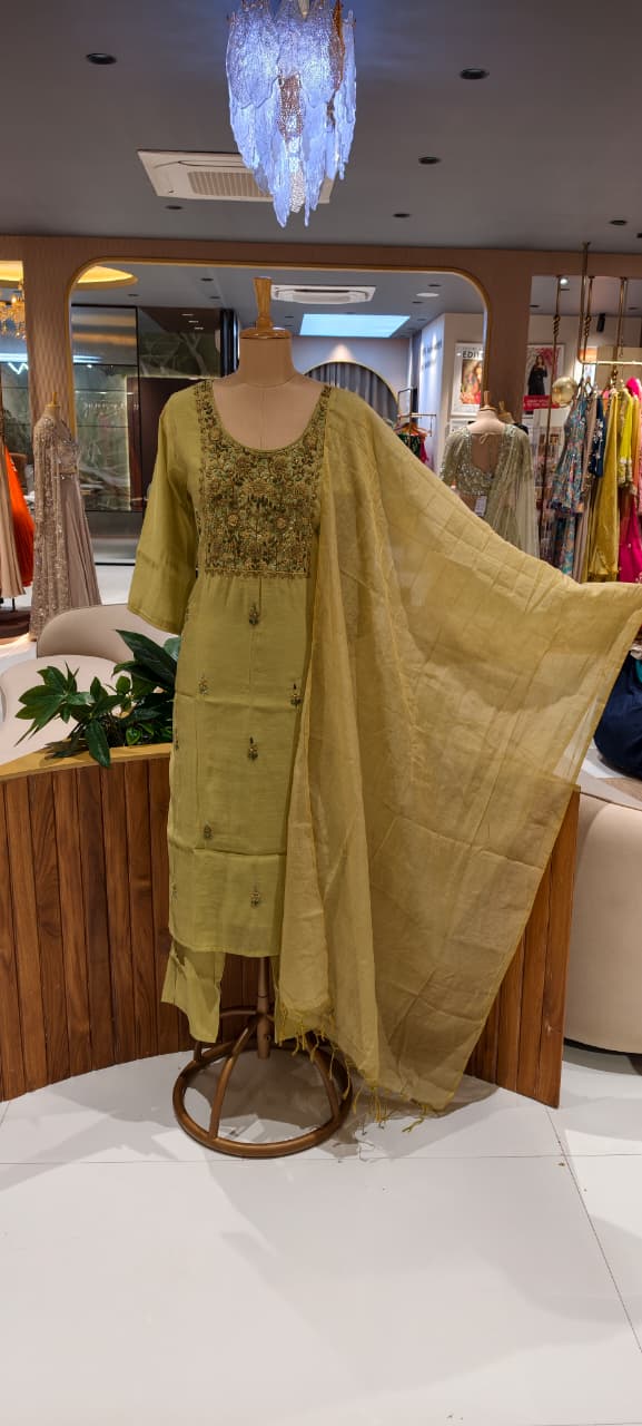 Surat Mulchanderi Rose Floral Embroidered Blush Pink Yoke Work Kurta Pant With Dupatta Set-