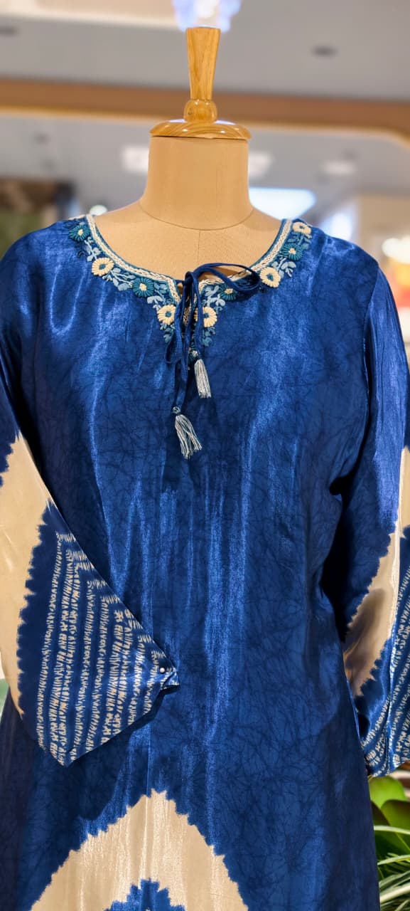 Women Gajji Silk Blend Dual-Tone Shibori Tie-Dye Kurta Pant Set with Intricate Neck Embroidery