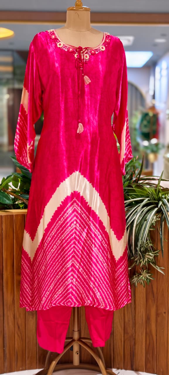 Women Gajji Silk Blend Dual-Tone Shibori Tie-Dye Kurta Pant Set with Intricate Neck Embroidery