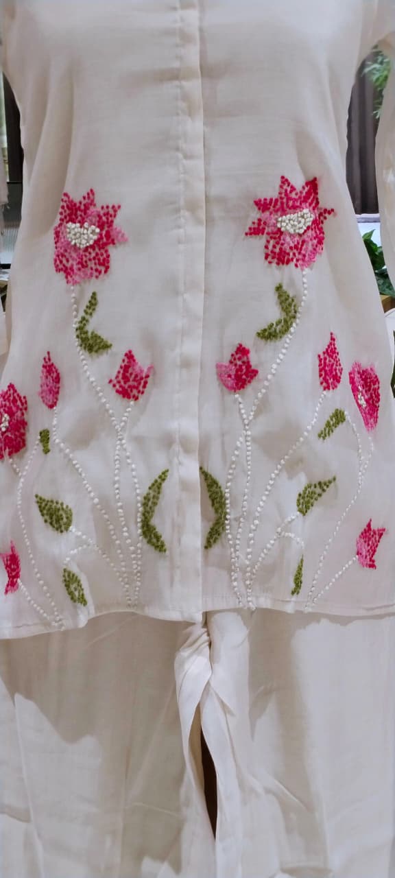 Vibrant Floral Embroidery Highlights Ivory Base Surat Mul-Chanderi Co-Ord Set- 16004