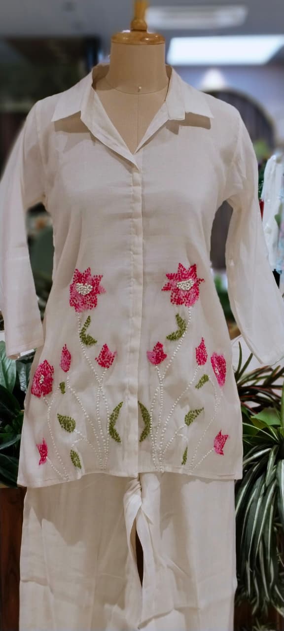 Vibrant Floral Embroidery Highlights Ivory Base Surat Mul-Chanderi Co-Ord Set- 16004